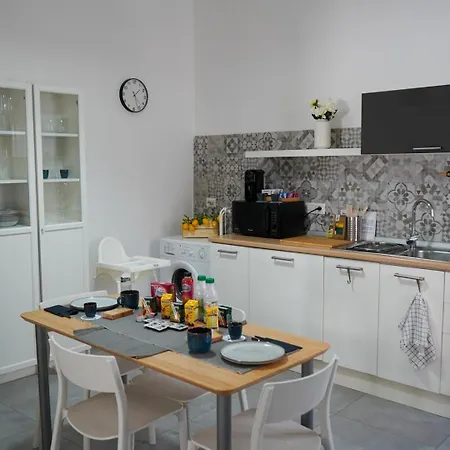 Scugnizzo Chiaia Lägenhet